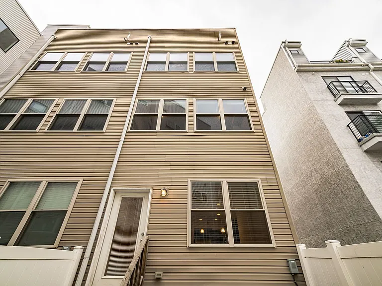 1612 Ogden St — Photo 4