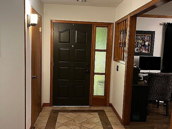4th image of 2017 Kelly Dr