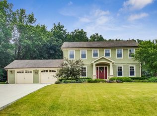 1831 Lexington Rd, Libertyville, IL 60048