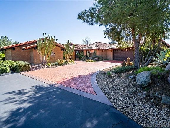 2nd image of 16725 Paseo De Las Brisas