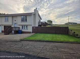 284 Kuchenski Dr, Dickinson, ND 58601