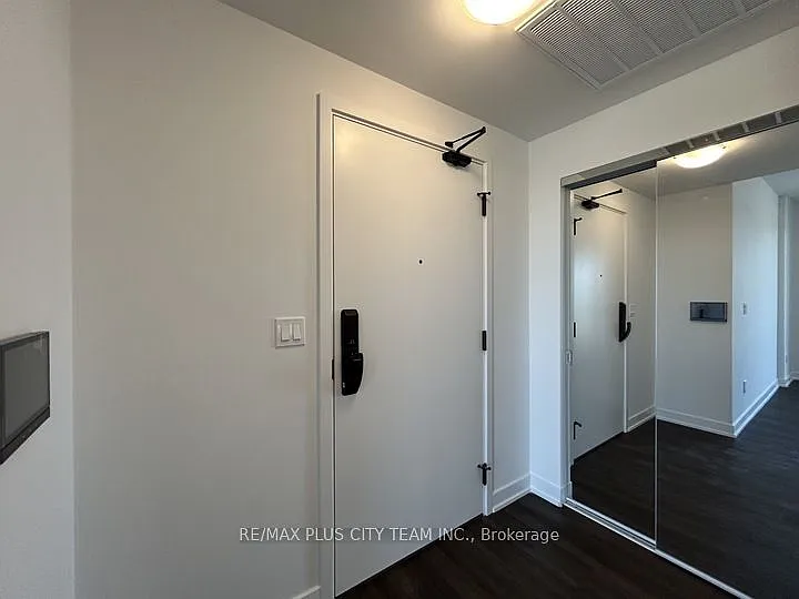 2075 Lakeshore Rd #2301 — Photo 14