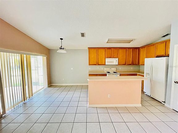 5th image of 2214 Pine Oaks Trl