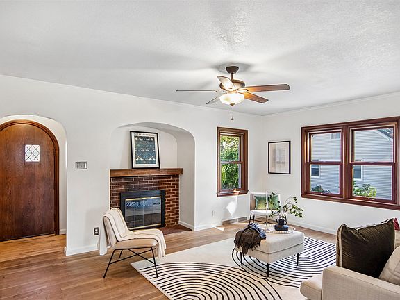 3rd image of 2520 Prospect Rd