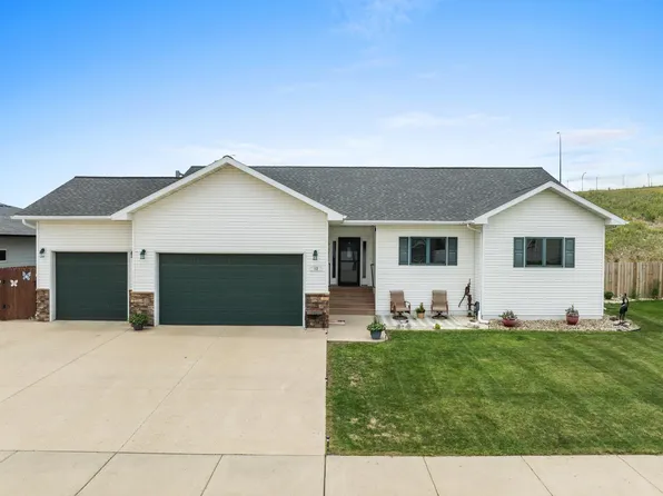 13 30th St NW, Minot, ND 58703