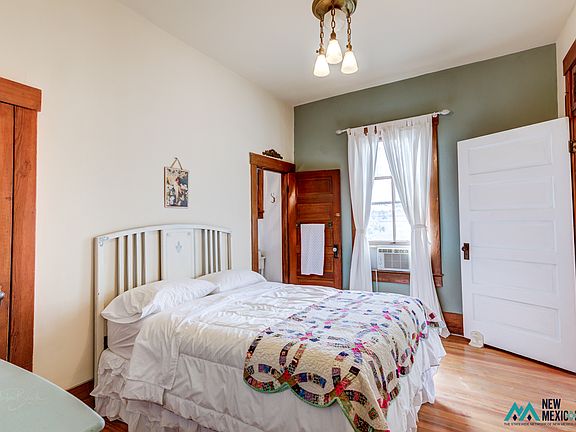 3rd image of 412 S Zinc St