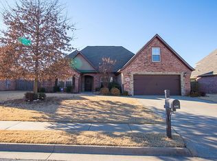 6408 S 36th St, Rogers, AR 72758