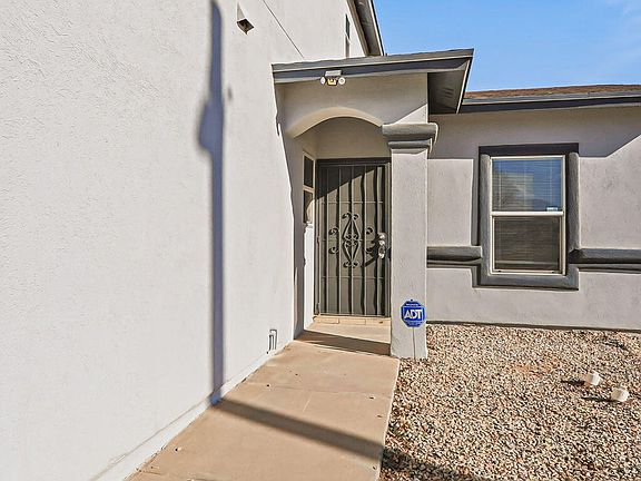 3rd image of 10424 Silvercloud Dr
