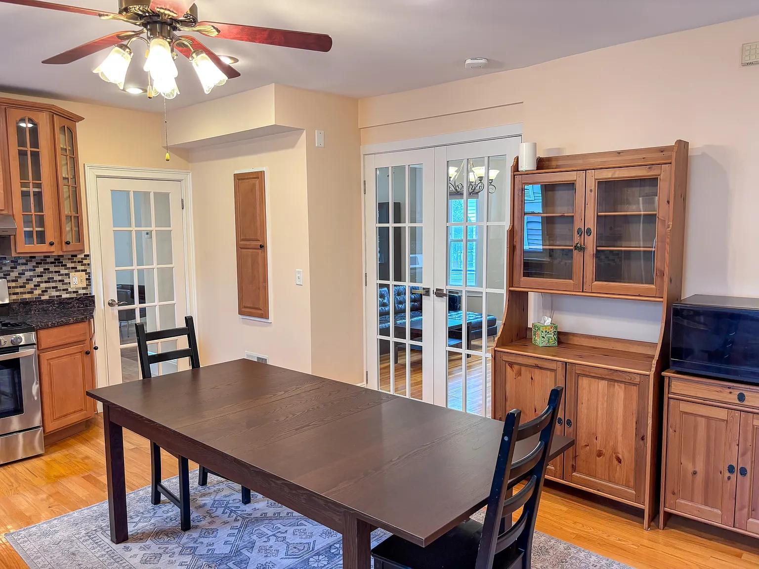 4 bed, 2479 sqft, $5,950 — Photo 2