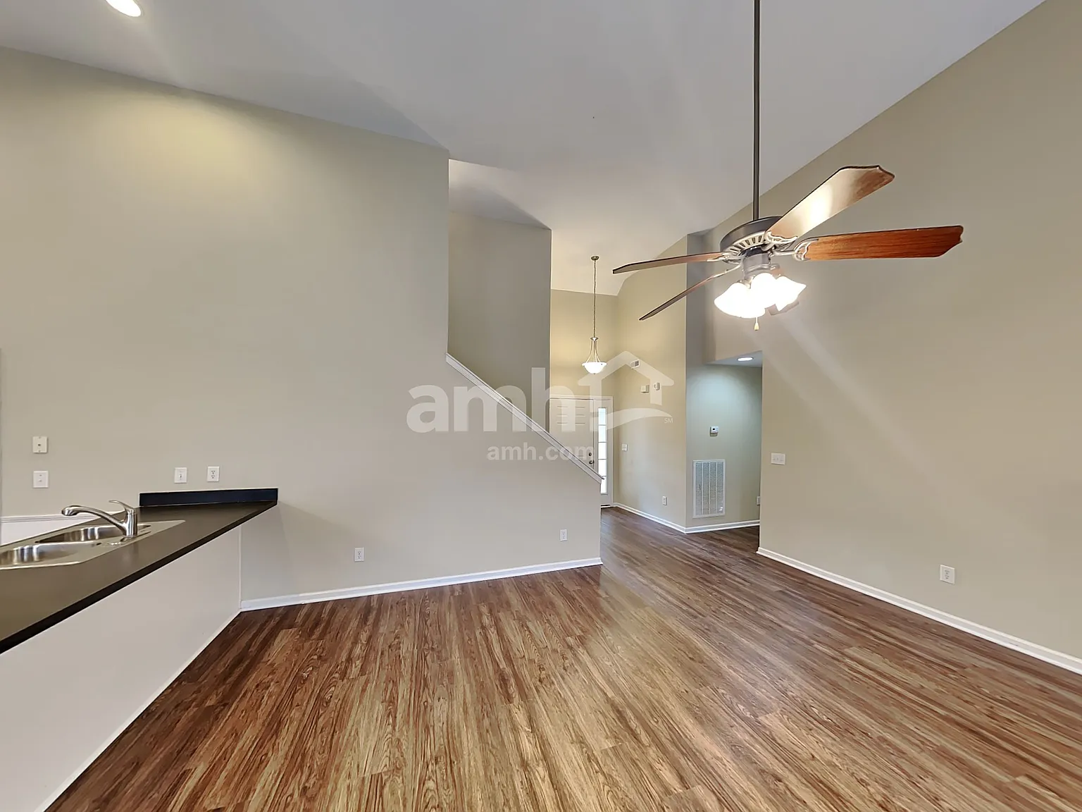 3 bed, 2.0 bath, 1730 sqft, $2,395 — Photo 4