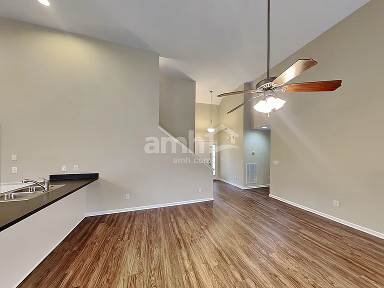 1005 Matheus Dr — Photo 4