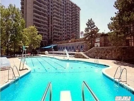 Sold by Prime Realty | media 4