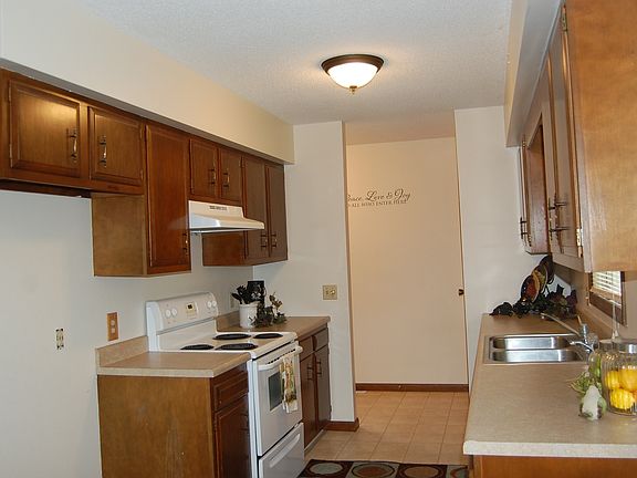 3rd image of 665 James Blvd
