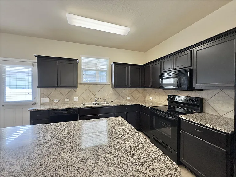 713 Katmai Cir — Photo 13