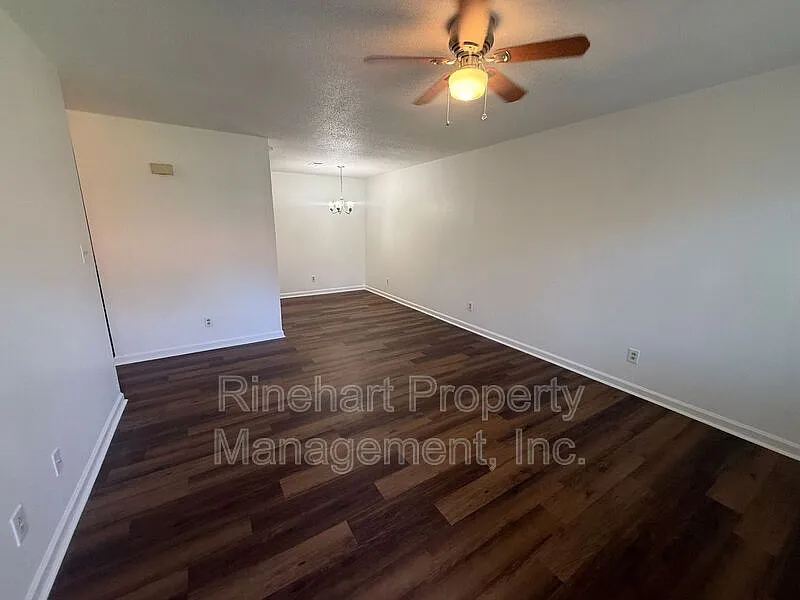 2 bed, 1.0 bath, 890 sqft, $1,200 — Photo 4
