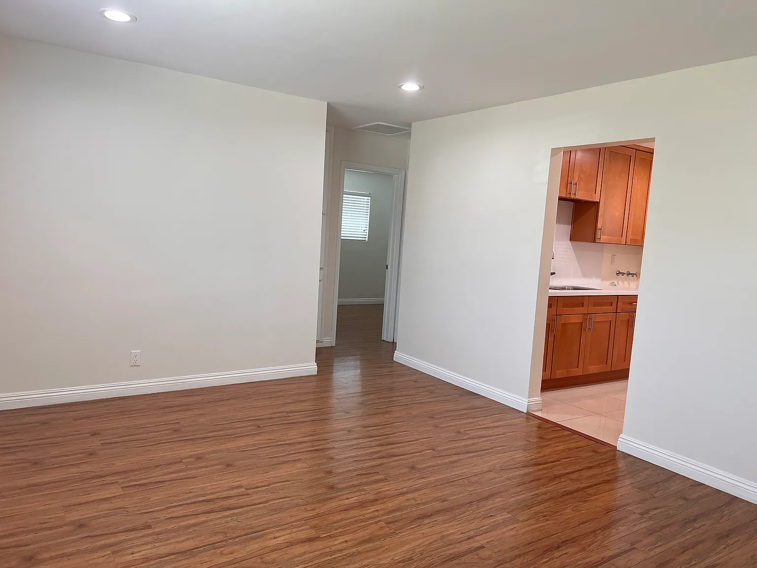 2 bed, 700 sqft, $2,200 — Photo 3