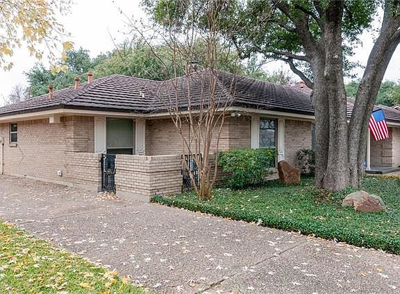 3rd image of 5608 Oakmont Ln