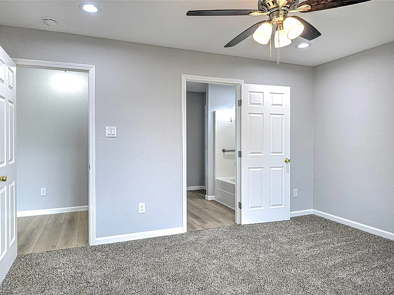 7720 Honeysuckle — Photo 18