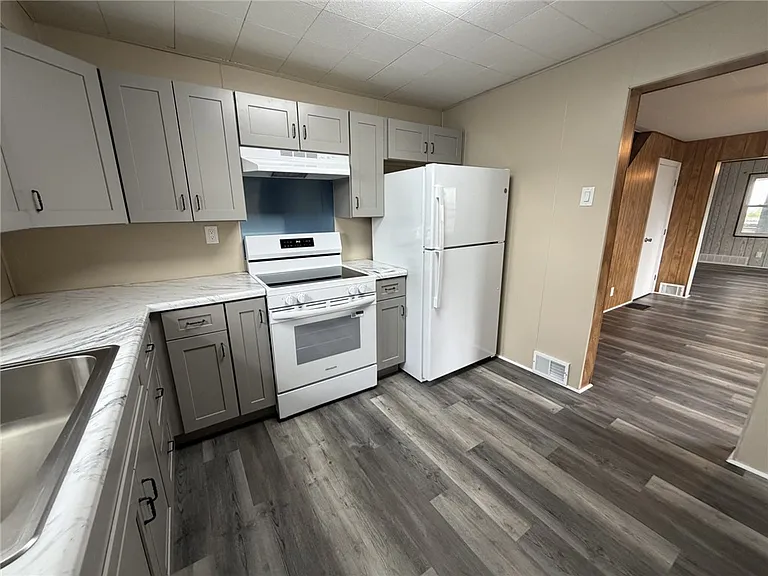 1154 Eisenhower Dr — Photo 18