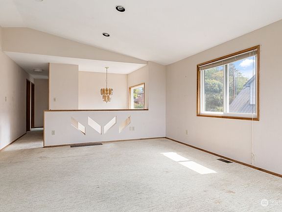 5th image of 1224 Nimitz Drive