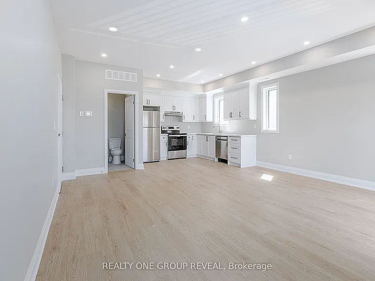 223 Grenfell St #3 — Photo 4