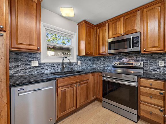 4th image of 1000 Darlington Ln