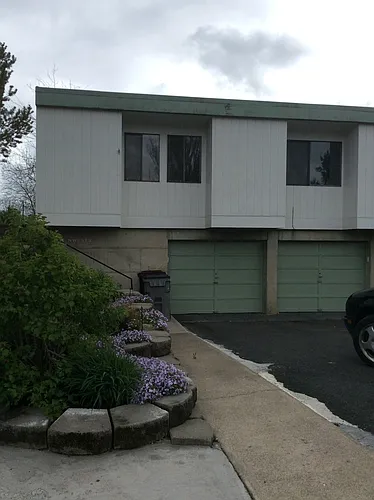 373 NW Thomas St Photo 1
