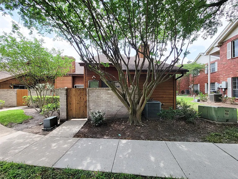 3020 Windchase Blvd — Photo 3