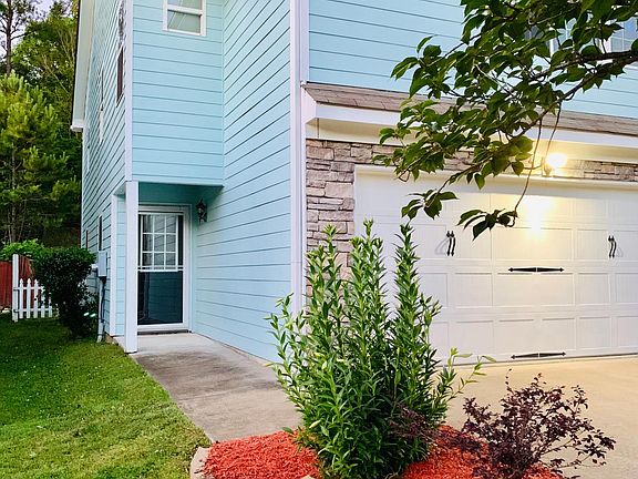 2nd image of 113 Hood Park Dr