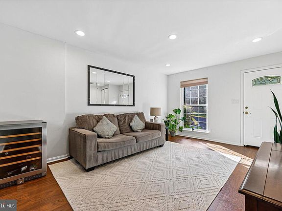 5th image of 13549 Deerwater Dr #7-B