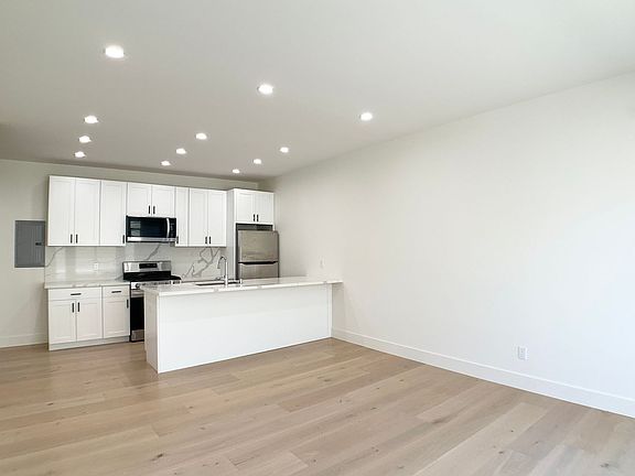 3rd image of 1580 Beach St APT 104