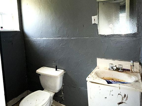5th image of 4220 Devoe Ave