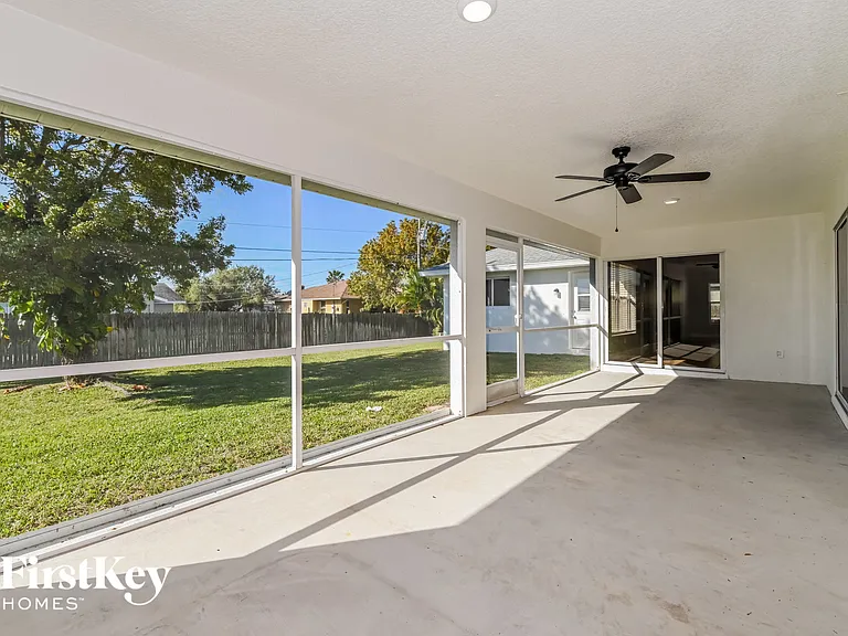 2226 NW 1st St — Photo 8