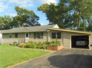 11 Arlington Rd, Windsor Locks, CT 06096