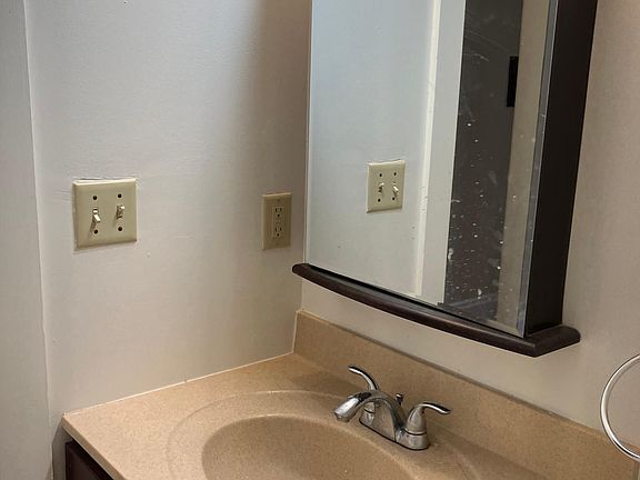 2nd image of 505 Faxon Ave APT 2