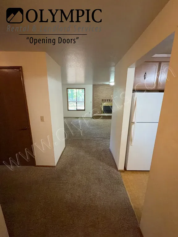 3 Bdrm, 2 Bath Lacey Rambler in Parklike Setting — Photo 3