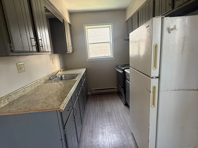 348 S 6th St #2B — Photo 2