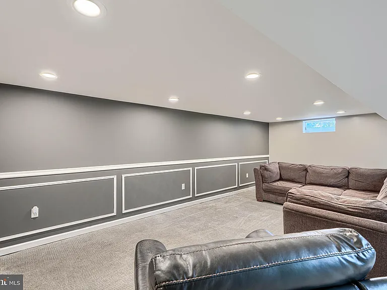 520 White Oak Dr — Photo 21