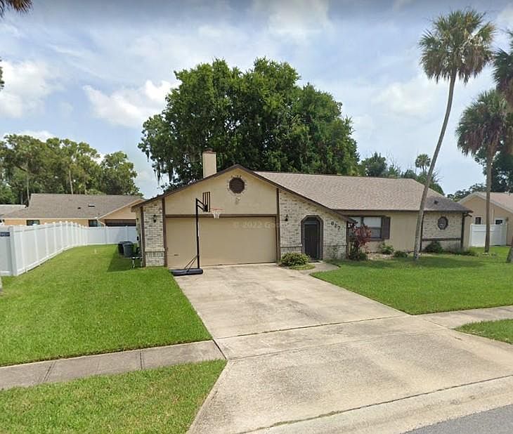 1st image of 627 Crown Ln