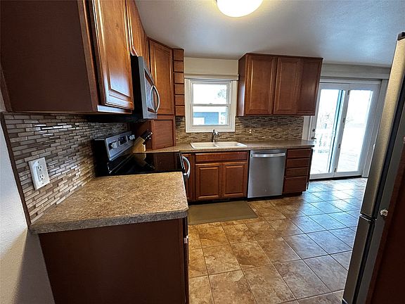 2nd image of 700 27th Ave NE