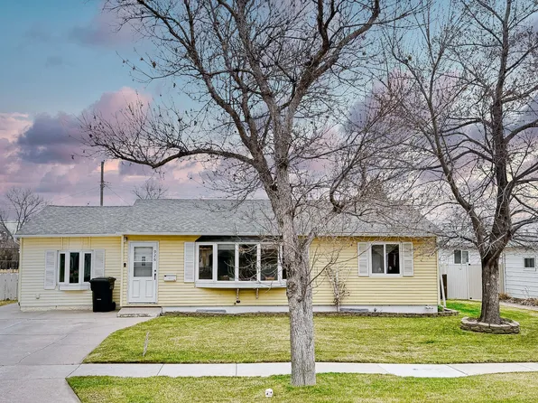 926 17th Ave W, Williston, ND 58801