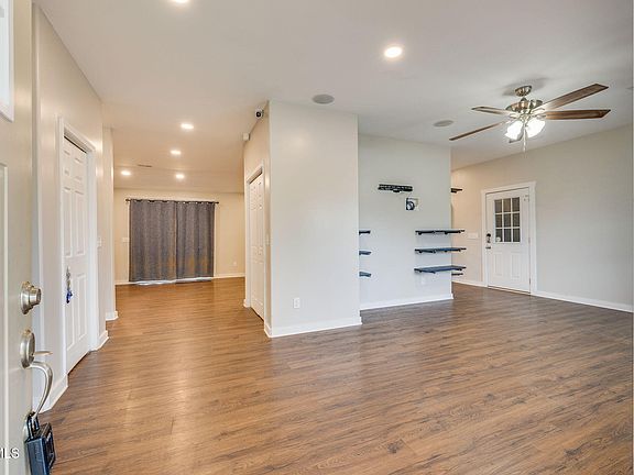 5th image of 121 Marilee Way