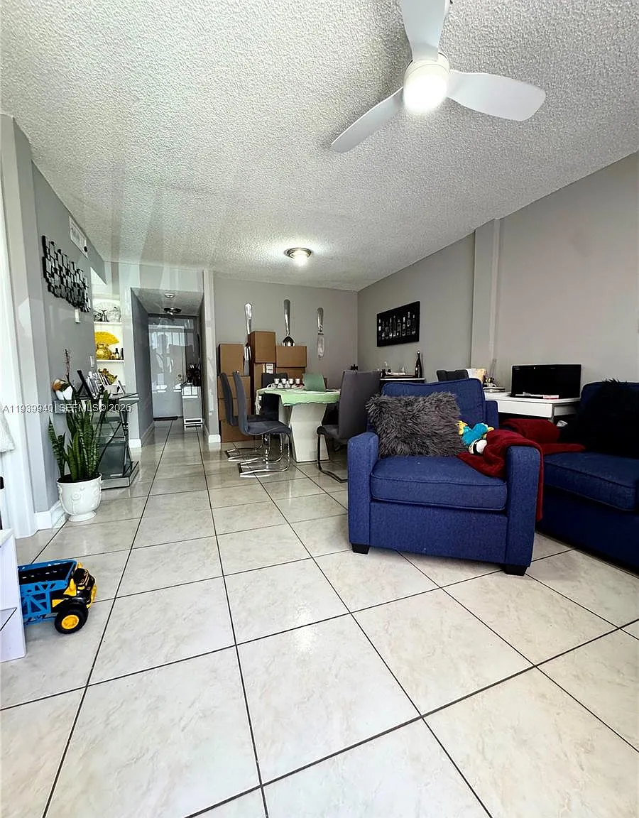 Point South Condo — Photo 3