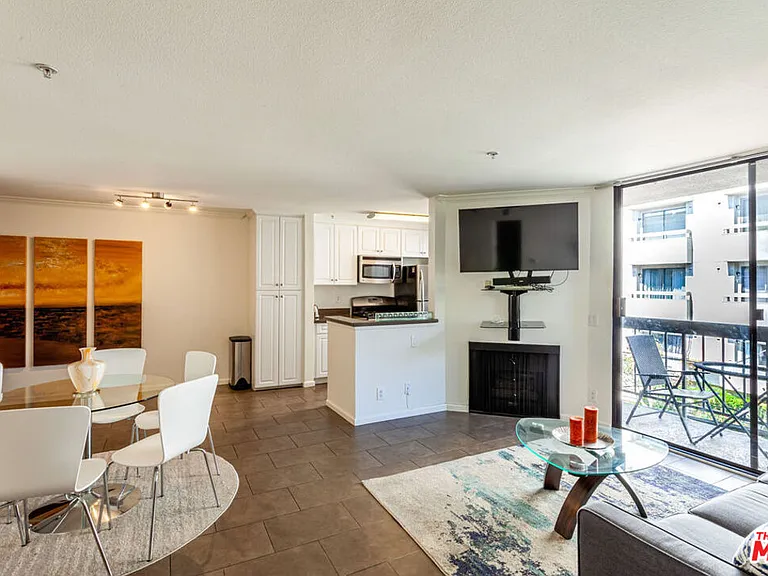 7320 Hawthorn Ave #213 — Photo 5