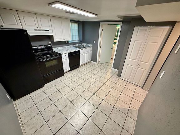 4th image of 1424 10th Ave #B