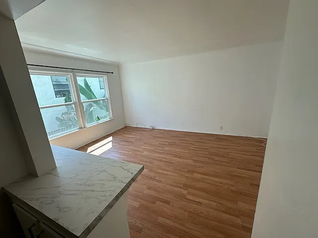 4754 Oakwood Ave #11 — Photo 8