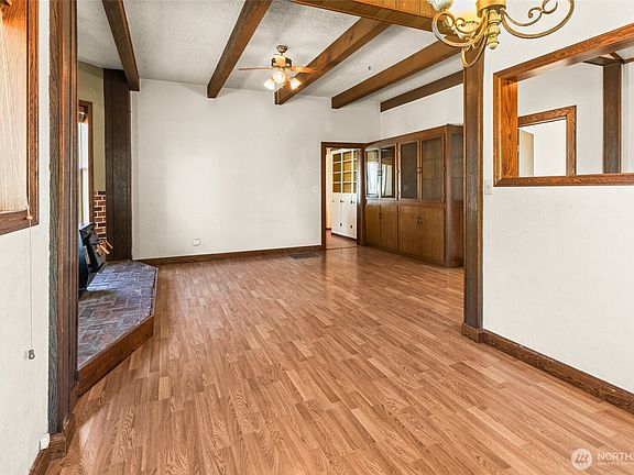 5th image of 210 E 3rd Avenue