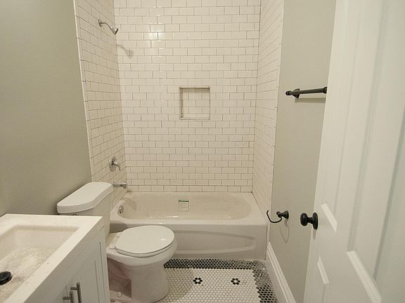 4th image of 2905 McNair Ave #1F