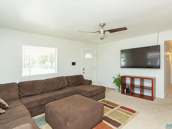 5th image of 606 S Aspen Ave