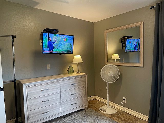 Master with cable TV, dresser.